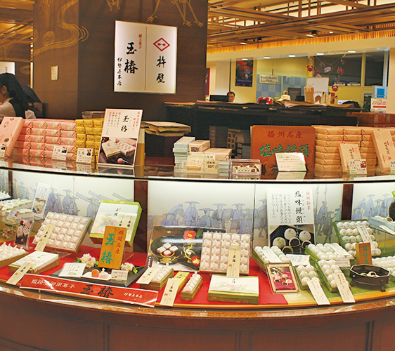 姬路必去JR站旁集時尚、伴手禮與美食的「piole HIMEJI大型綜合購物廣場」的和菓子店「伊勢屋本店」